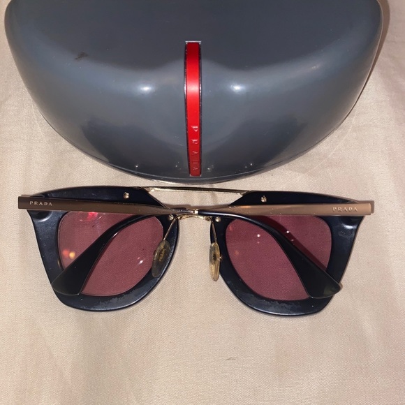 Glasses - Picture 6 of 7